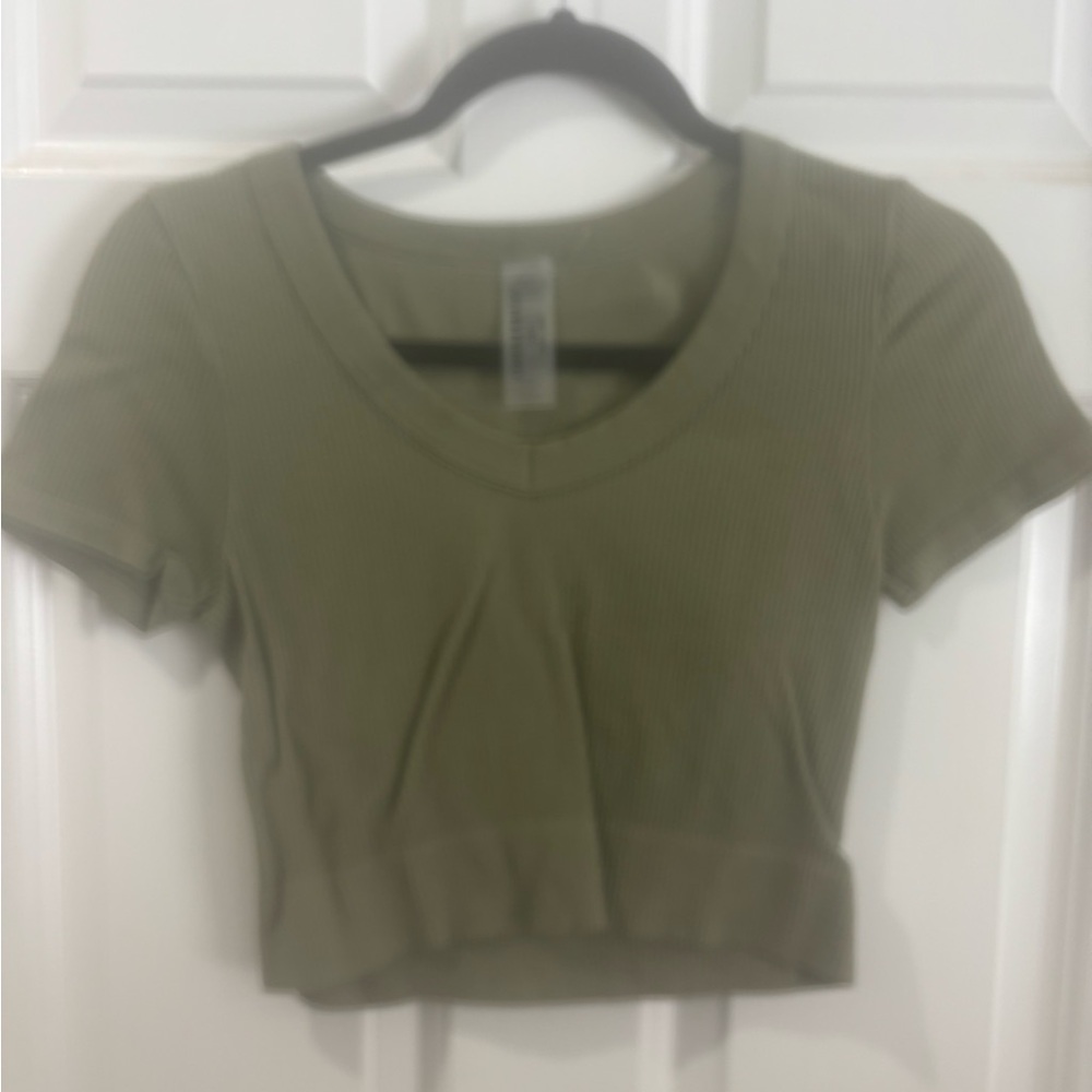 Green Fitted Crop T-Shirt with Short Sleeves